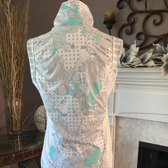 Vintage Lululemon Vest with Side Mesh Panels with Grey/Turquoise Lily Pattern - Picture 8 of 16